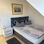 Апартаменты Kuschelige Dachgeschosswohnung Am Clarapark Лейпциг