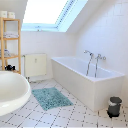 Kuschelige Dachgeschosswohnung Am Clarapark Apartament *