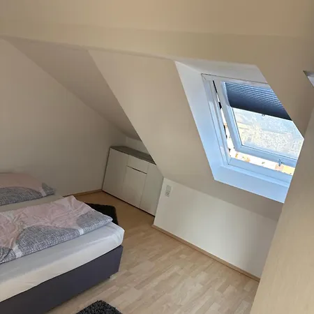 Kuschelige Dachgeschosswohnung Am Clarapark Apartament *