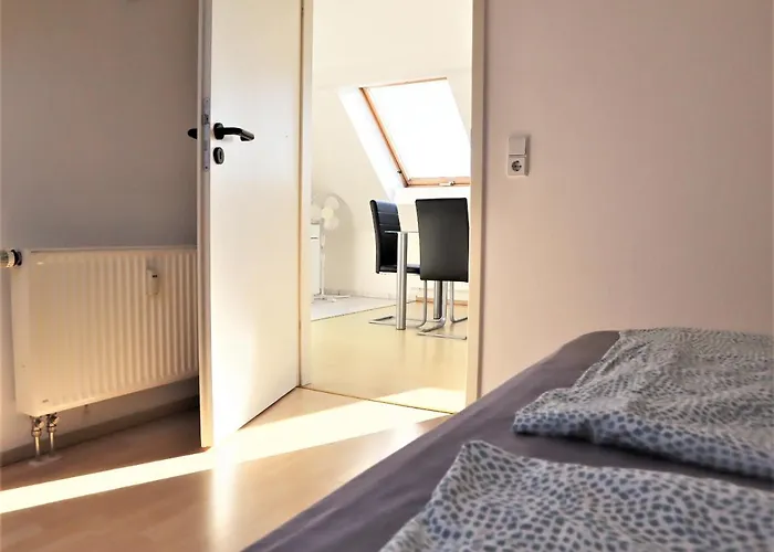 Апартаменты Kuschelige Dachgeschosswohnung Am Clarapark *