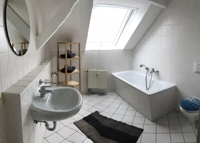 Апартаменты Kuschelige Dachgeschosswohnung Am Clarapark Лейпциг