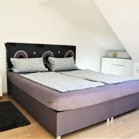 アパート Kuschelige Dachgeschosswohnung Am Clarapark