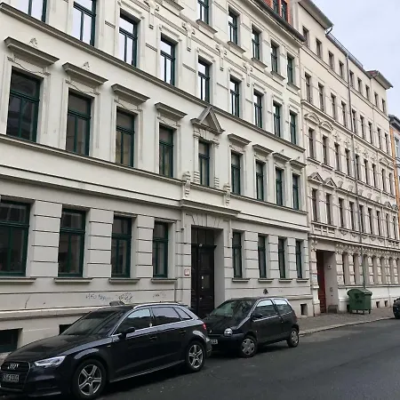 Kuschelige Dachgeschosswohnung Am Clarapark アパート *